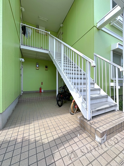 エントランス　明るいエントランスであなたのお帰りをお待ちします＾＾