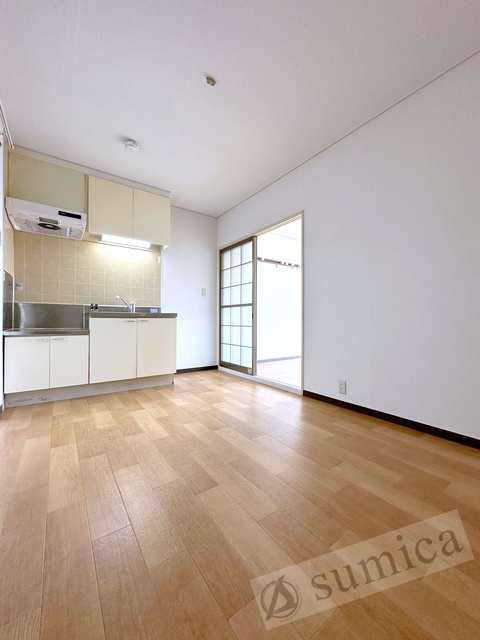 居室・リビング　ホワイトベースで明るい内装♪