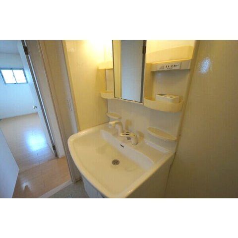 洗面設備　室内写真は別部屋の写真です。