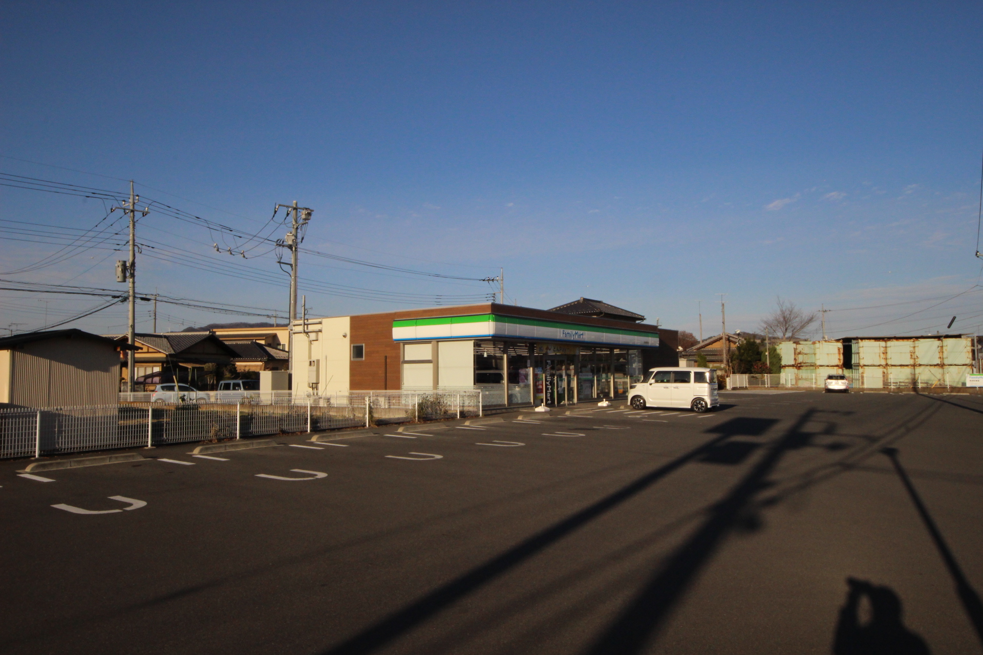 コンビニ　ファミリーマート足利借宿町店（コンビニ）まで366m