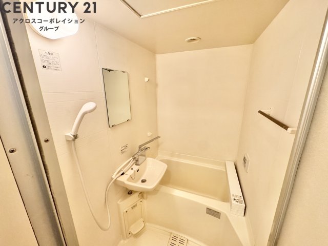 バス・シャワールーム　コンパクトで使いやすいお風呂です