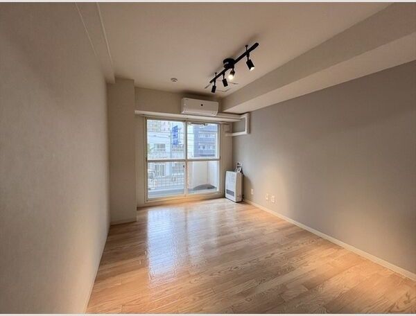 居室・リビング　※写真は別号室です。