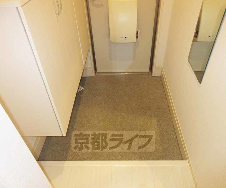 玄関　足元ゆったりの玄関です