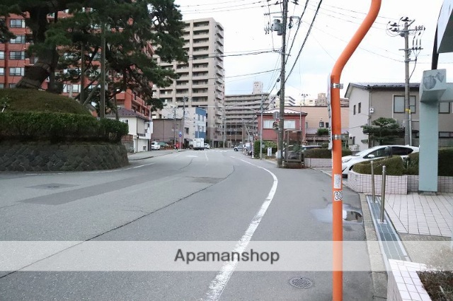 その他　前面道路（その他）まで0m
