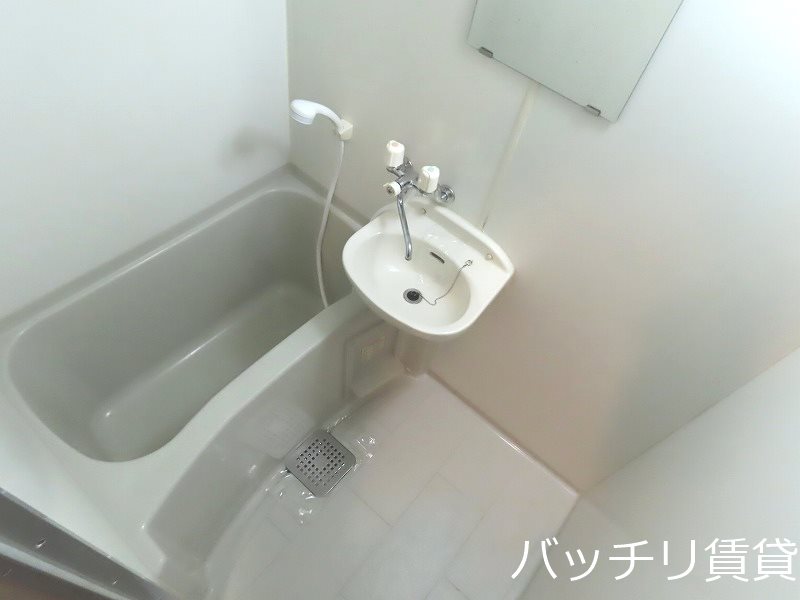 バス・シャワールーム　別号室写真の為、現状を優先致します。