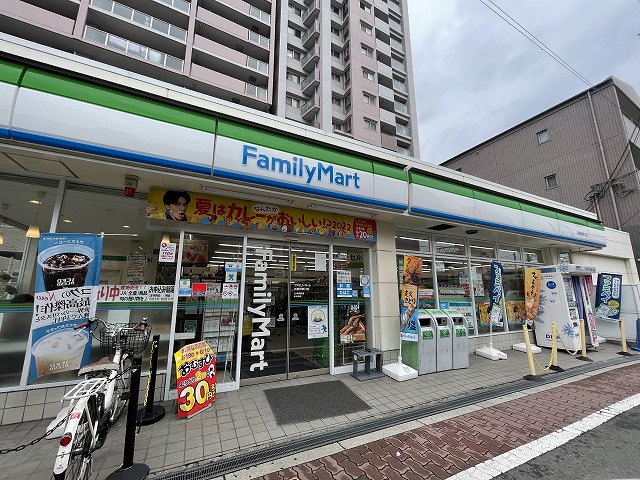 コンビニ　ファミリーマート淀川加島店（コンビニ）まで298m