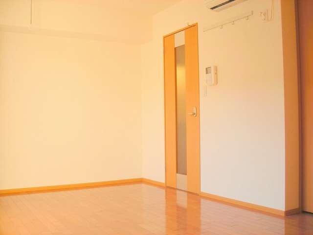 居室・リビング　★明るいフローリングの部屋です★