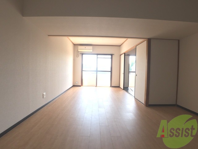 居室・リビング　広々としたお部屋で、明るい感じになっています