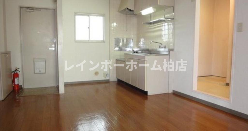 居室・リビング　こちらの居間で趣味の時間をお楽しみください
