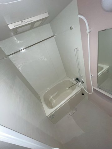バス・シャワールーム　コンパクトで使いやすいお風呂です