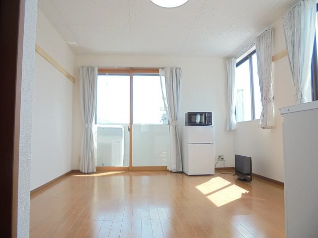 居室・リビング　写真は303号室です。(参考)