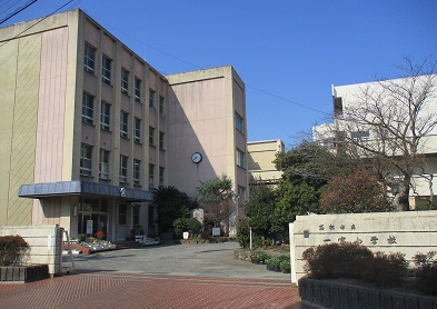 小学校　高松市立一宮小学校（小学校）まで603m