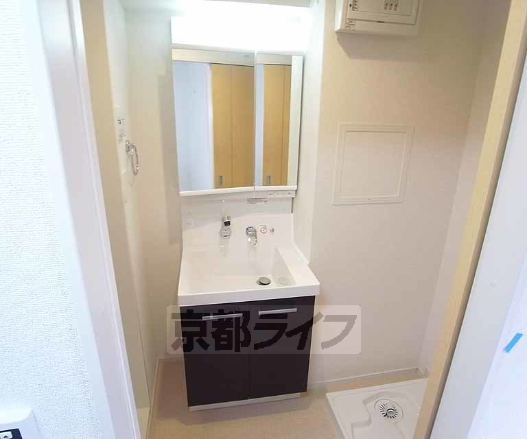 洗面設備　独立洗面台付きです。