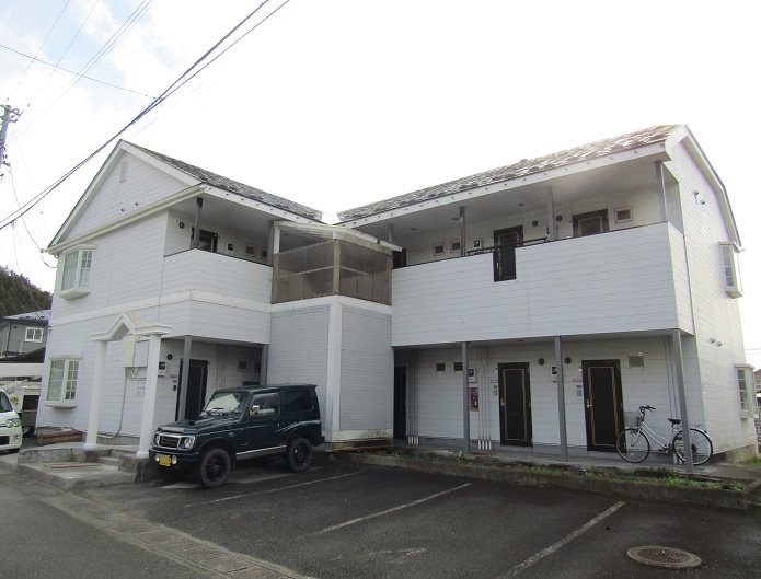 建物外観　周辺は閑静な住宅地です。
