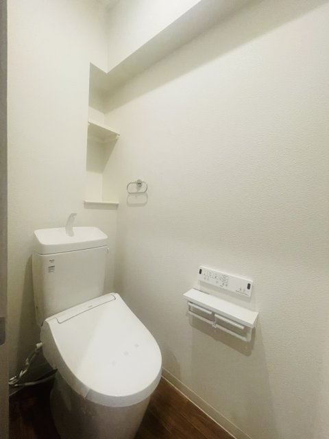 トイレ　別号室の写真です（反転）