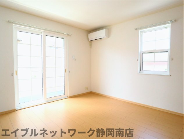 居室・リビング　居間です