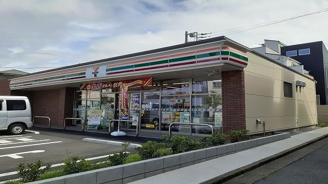 コンビニ　セブンイレブン（コンビニ）まで47m
