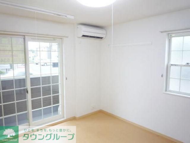 居室・リビング　☆明るいお部屋です☆