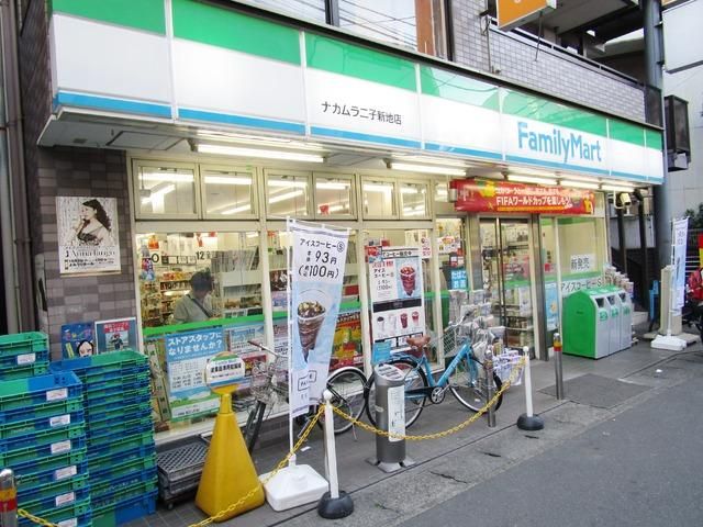 コンビニ　ファミリーマート（コンビニ）まで401m