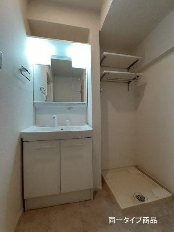 洗面設備　広い洗面スペース