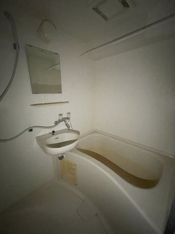バス・シャワールーム　シンプルで機能的なユニットバスです