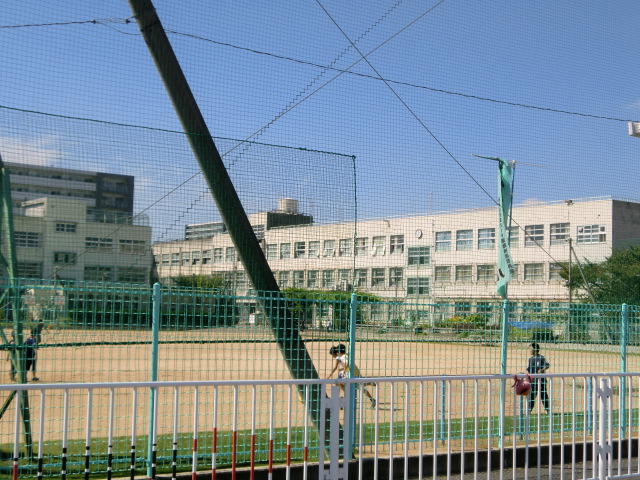 小学校　高井田西小学校（小学校）まで400m