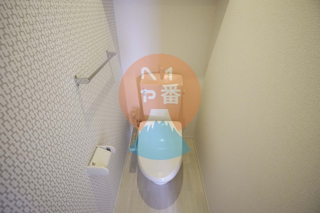 トイレ　タオル掛けもついております