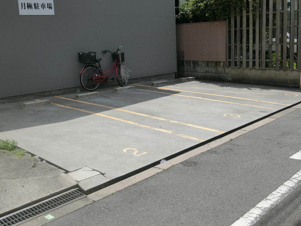 駐車場　敷地内に駐車場を完備です☆（要確認）