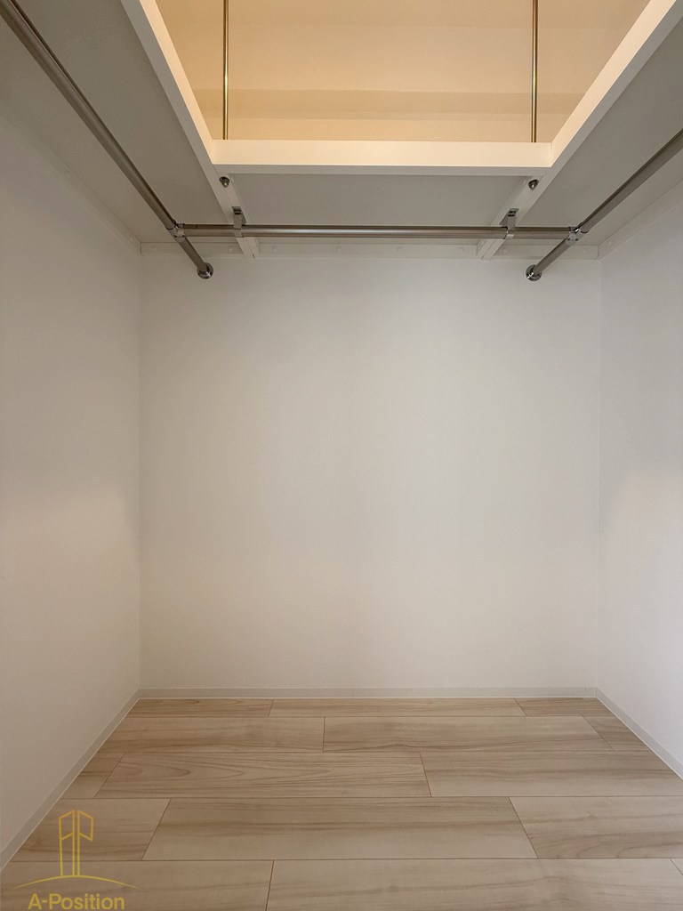 収納　セレニテ難波リアン