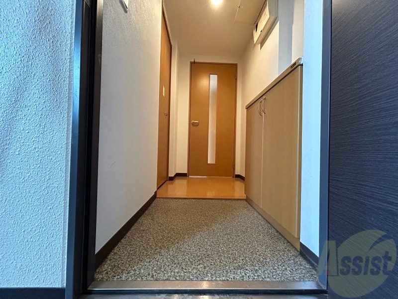 玄関　玄関にも収納があるのですっきり片付きますね！