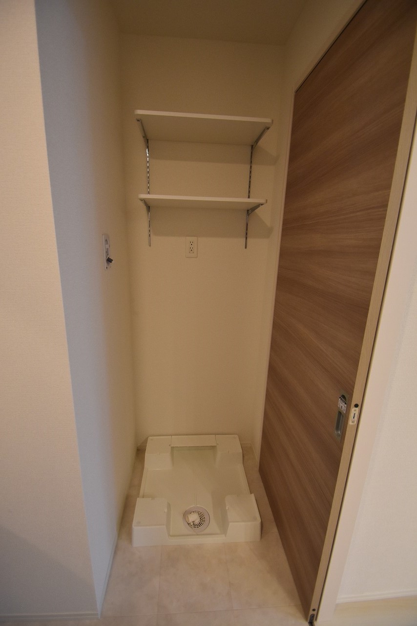 その他　【Ｄ－ｒｏｏｍ南小路】室内洗濯機置場