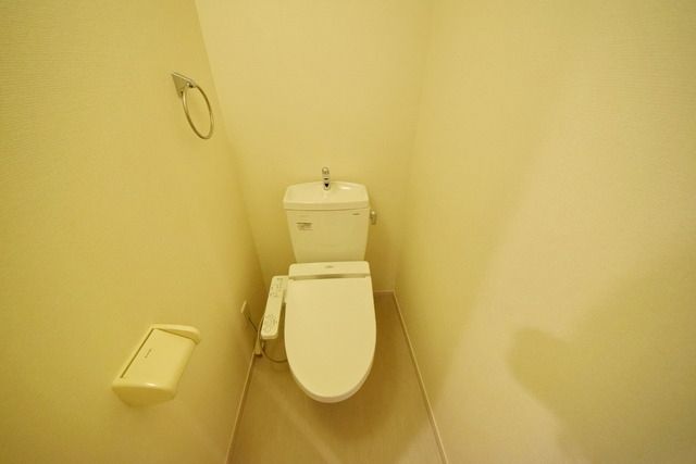 トイレ　★温水洗浄器付の清潔感のあるトイレスペースです★