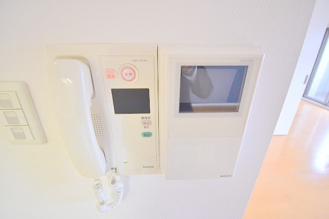 セキュリティ　モニター付きインターホン