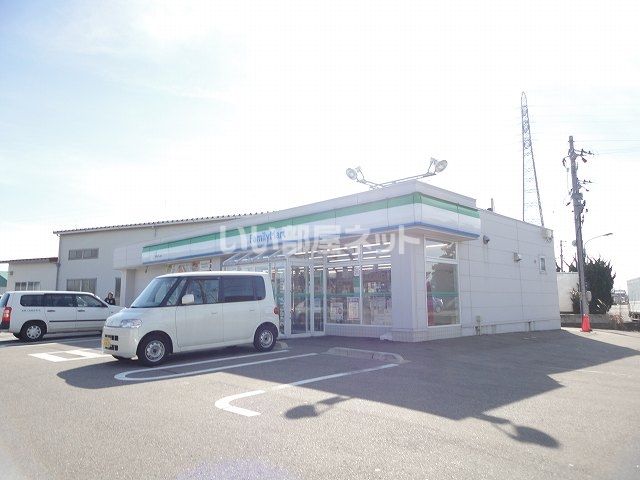 コンビニ　ファミリーマート 射水片口店（コンビニ）まで361m