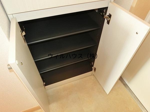 玄関　シューズボックスあり！
