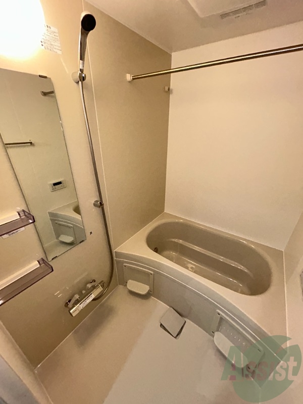 バス・シャワールーム　浴室乾燥や追い焚き機能がついた便利な浴室です。