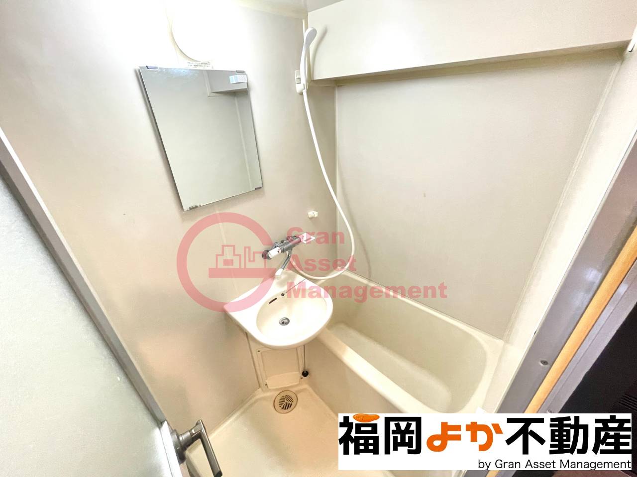 バス・シャワールーム　コンパクトで使いやすいお風呂です