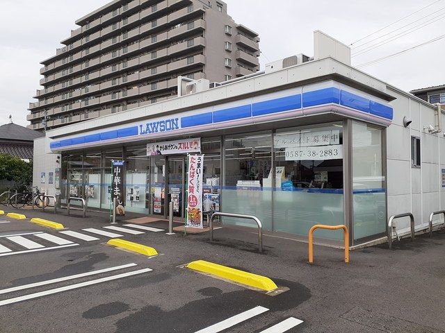 コンビニ　ローソン岩倉大市場町店（コンビニ）まで707m
