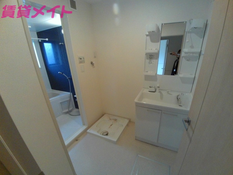 洗面設備　同型参考写真
