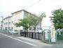 小学校　岐阜市立三里小学校（小学校）まで946m