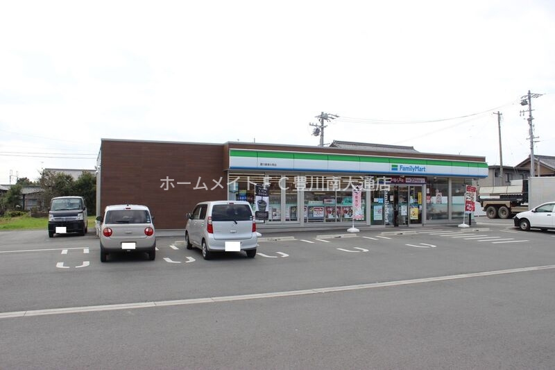 コンビニ　ファミリーマート豊川御津大草店（コンビニ）まで447m