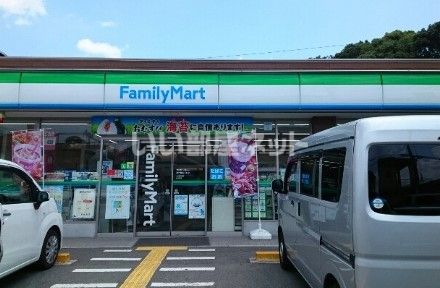 コンビニ　ファミリーマート 枚方藤阪元町店（コンビニ）まで444m