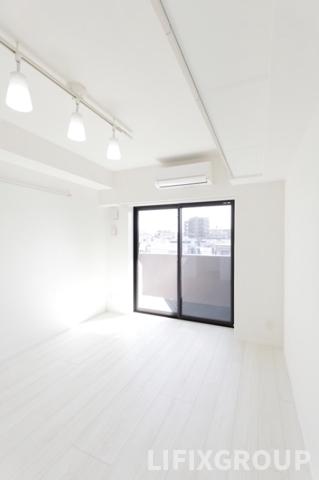 居室・リビング　こちらの居間で趣味の時間をお楽しみください