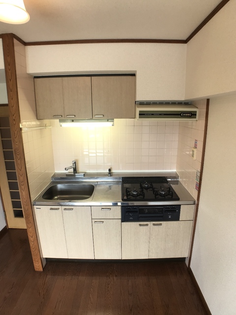 キッチン　※補修前の参考画像の為、設備等は現況優先。