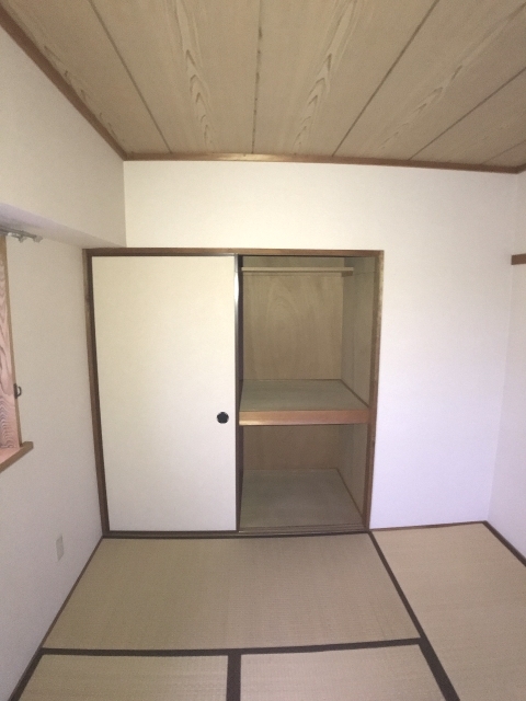 収納　※補修前の参考画像の為、設備等は現況優先。
