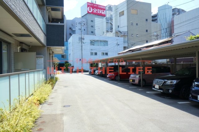 駐車場　駐車場に車を止められます