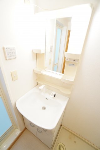 洗面設備　※同物件・反転タイプの写真です。