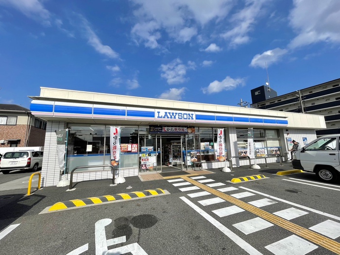 コンビニ　ローソン栗東辻東店（コンビニ）まで450m