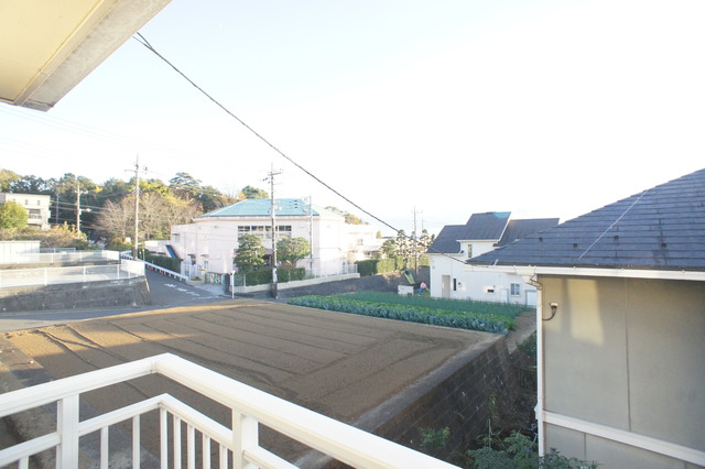 眺望　バルコニーからの景色です！圧迫感がないので暮らしやすい♪