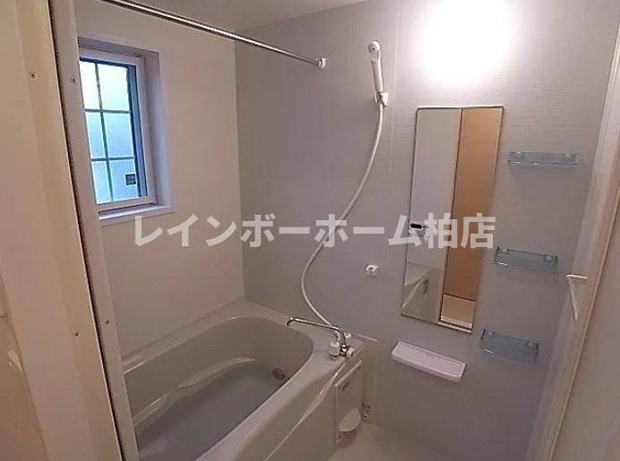 バス・シャワールーム　追い焚き機能・浴室乾燥機があります